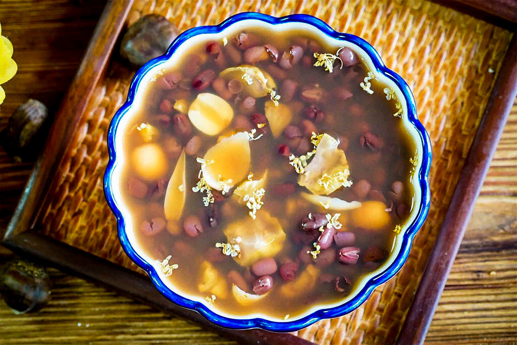 Savor Huế’s rich chestnut dessert on a culinary tour